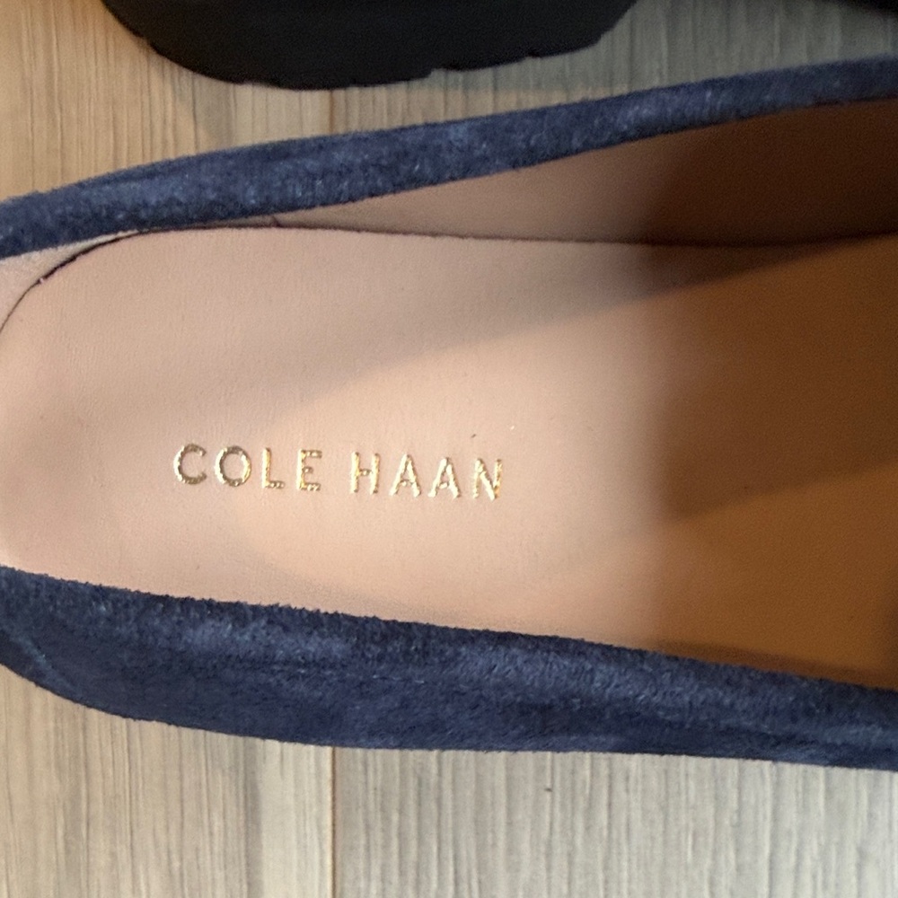 Cole Haan Women's Navy Lug Sole Penny Loafers Size 10 B - Picture 3 of 6